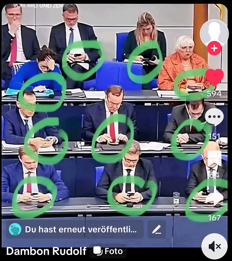 Mitglieder des Bundestages am Handy